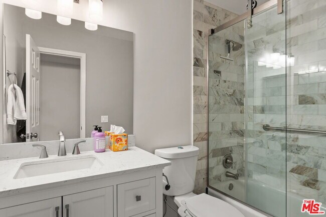 Building Photo - 4637 Park Dr