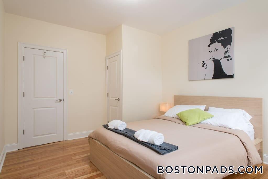 Building Photo - 244 Kelton St