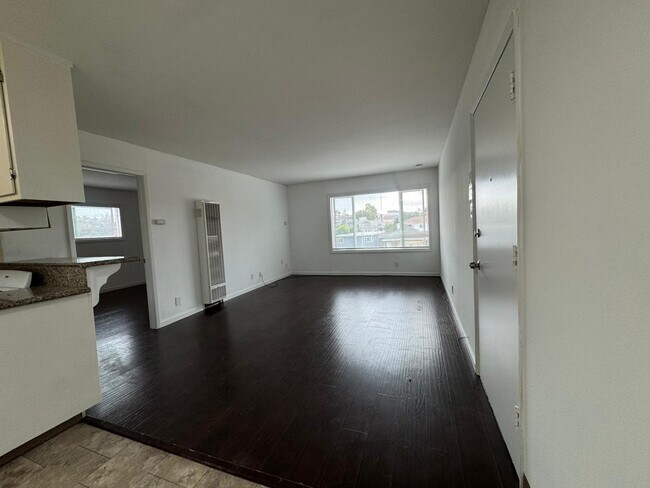 Building Photo - 3232 14th Ave