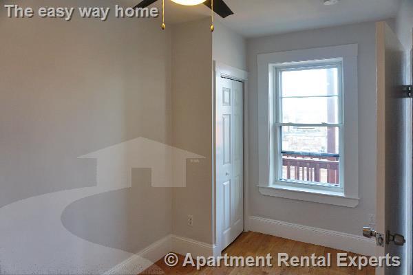 Building Photo - 27-29 Lambert St Unit #3R