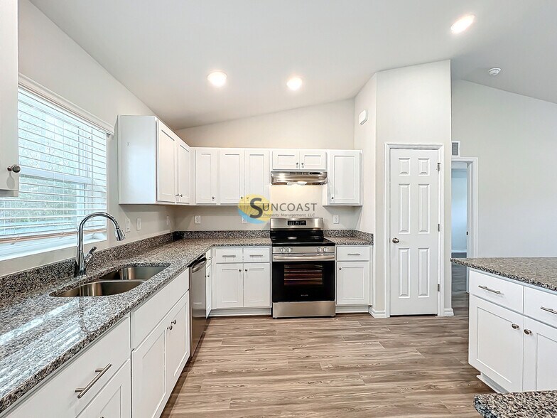 Building Photo - 1492 Biscayne Dr