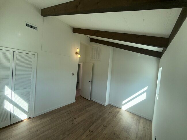 Building Photo - 12516 W Torquay Rd