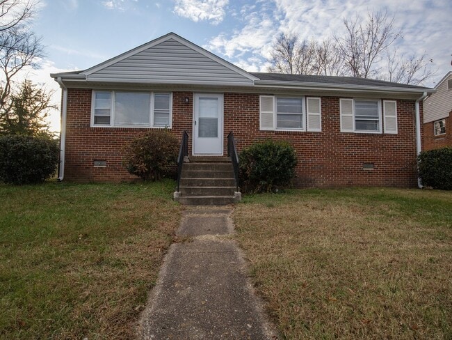 Primary Photo - Charming 3BR Brick Ranch
