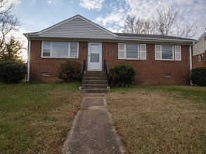 Building Photo - Charming 3BR Brick Ranch
