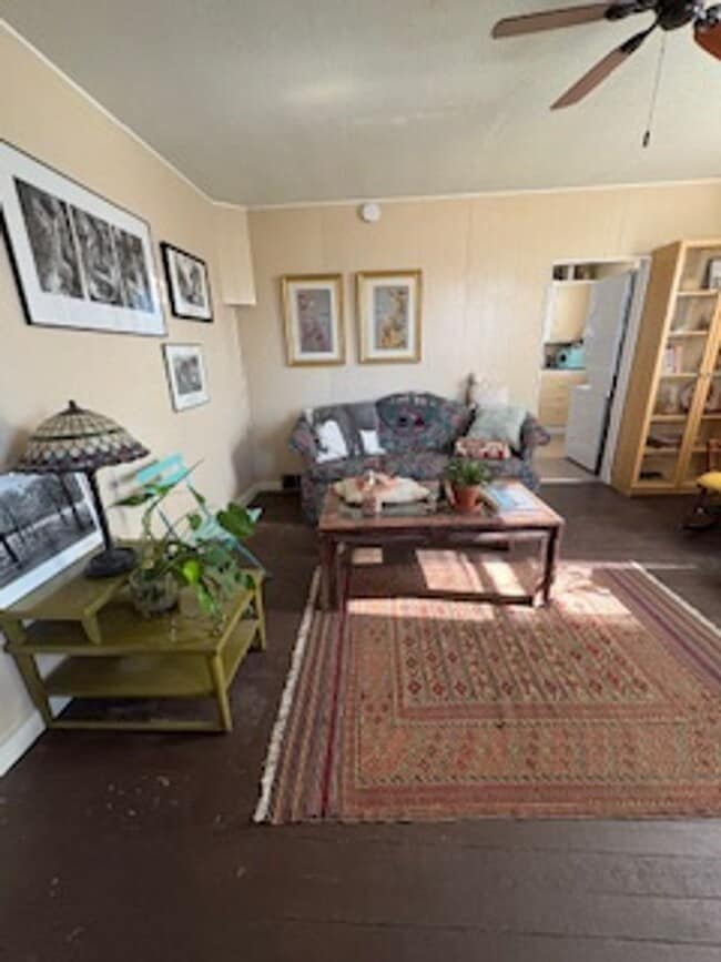 Building Photo - 2 Bedroom Single Family Home