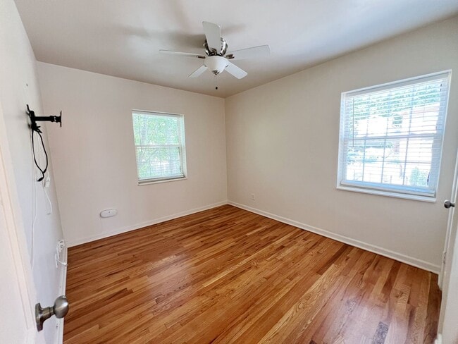 Building Photo - SEE IT NOW: Charming Updated Apartment with Private Balcony ~ $500 MOVE-IN SPECIAL!
