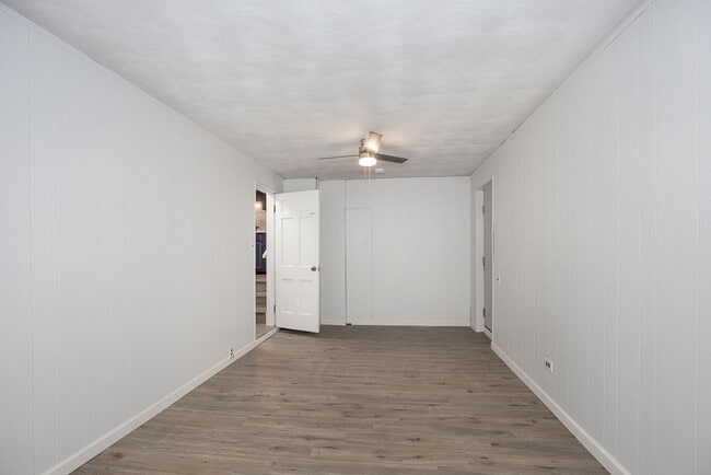 Building Photo - 3 Bed/1.5 Bath Single Family Home!