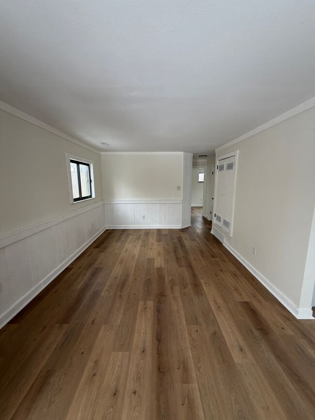 Building Photo - 1500 E 25th Ave