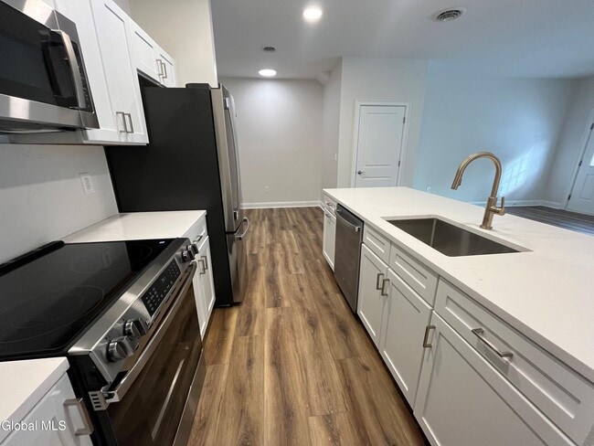 Building Photo - 60 Weibel Ave