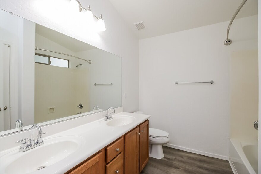 Building Photo - 39378 N Parisi Cir