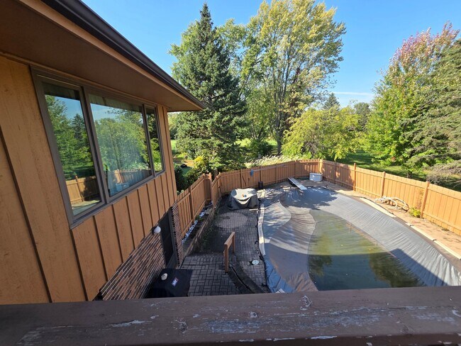 Building Photo - 2250 Greenview Dr