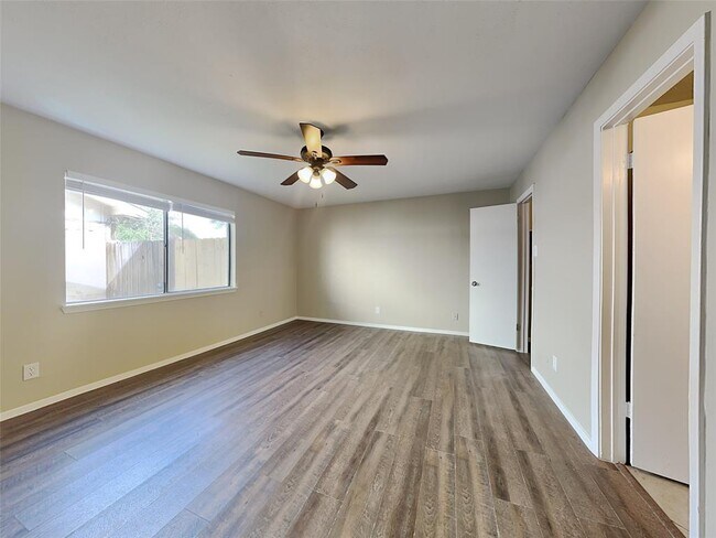 Building Photo - 5618 Hickory Forest Dr