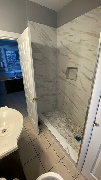 Bathroom - 1621 W Cullerton St