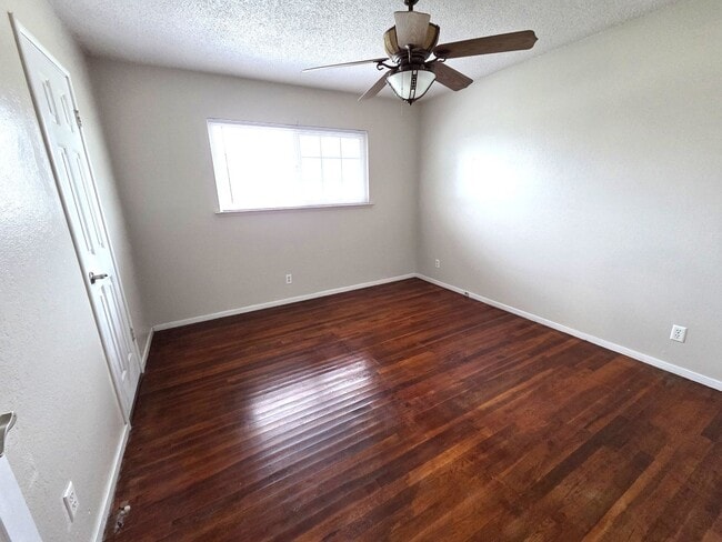 Building Photo - Charming 3 Bedroom 2 Bath Home