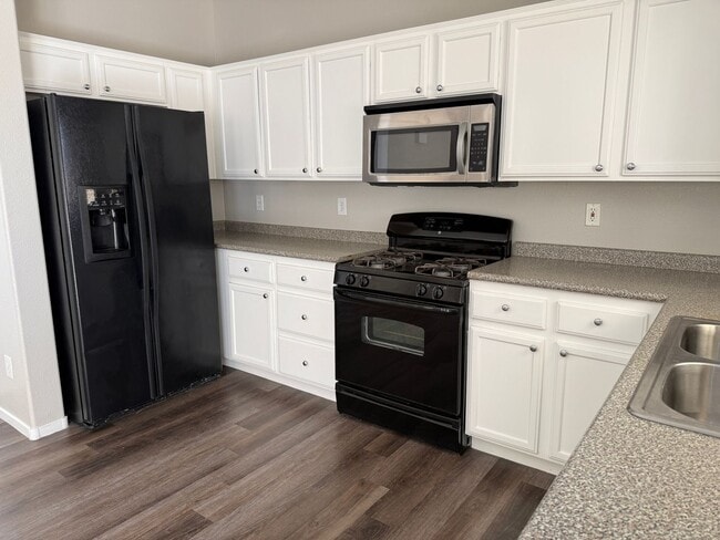 Building Photo - 4bd/2.5bath House