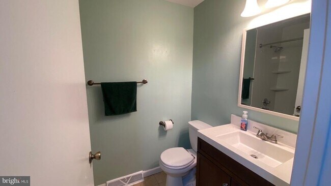 Building Photo - 642 Parkland Pl