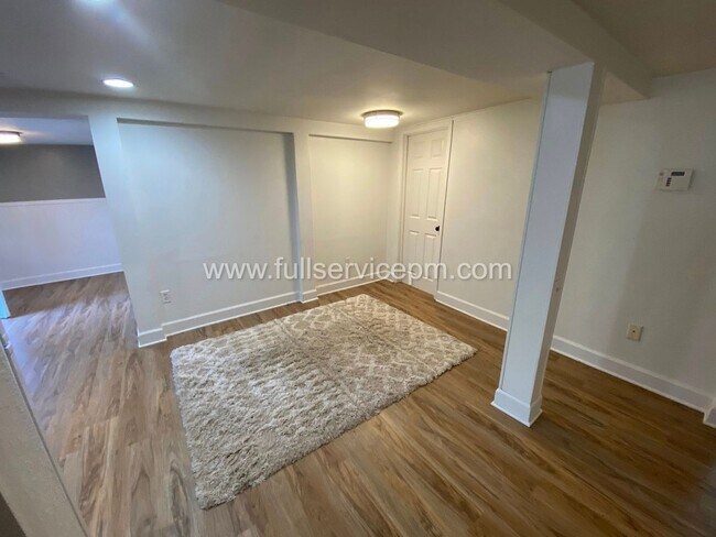 Building Photo - 8008 Roosevelt Way NE