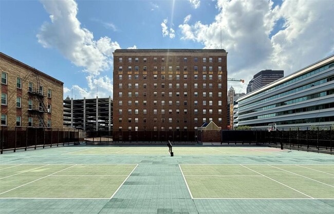 Building Photo - 300 Walnut St