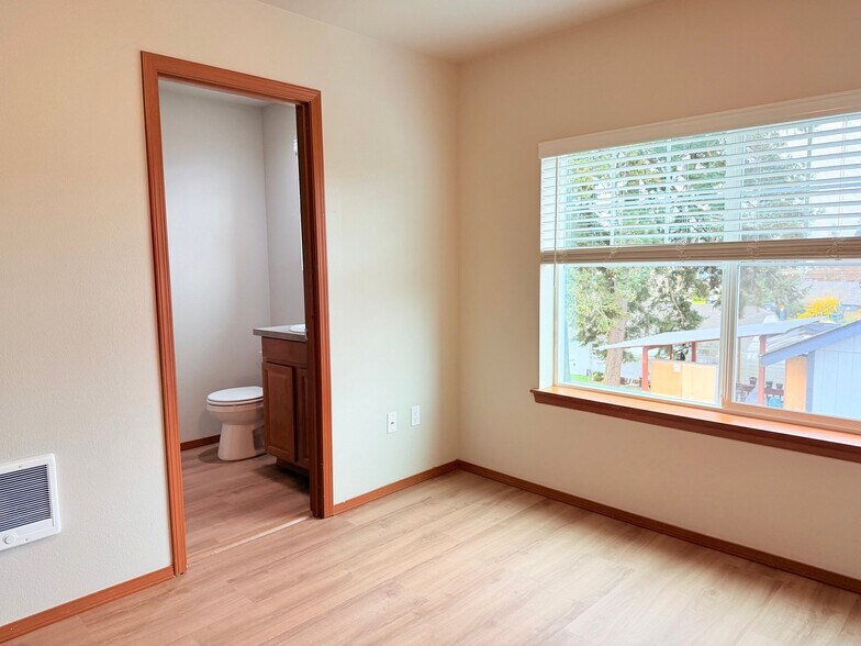 Building Photo - 4337 S Cedar St