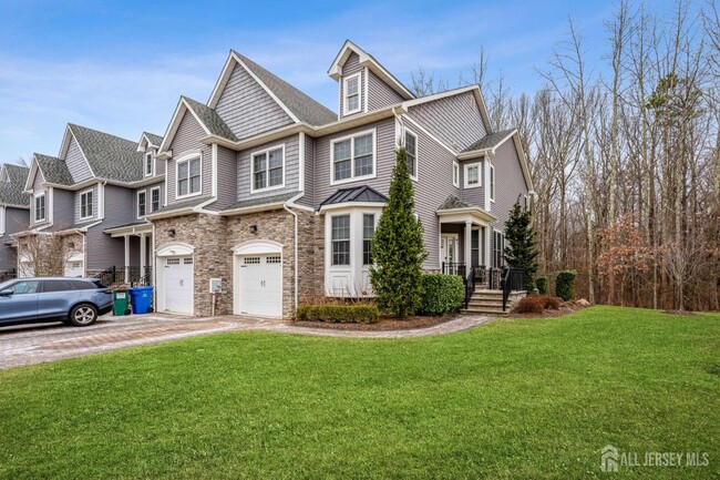 Building Photo - 2 Gonzalez Dr