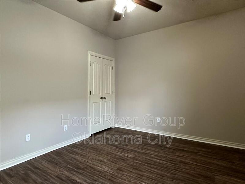 Building Photo - 1007 SW 92nd St