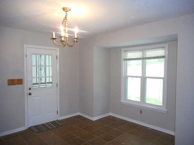 Building Photo - Charming 3BR/2BA Rental in Sand Ridge Neighbourhood