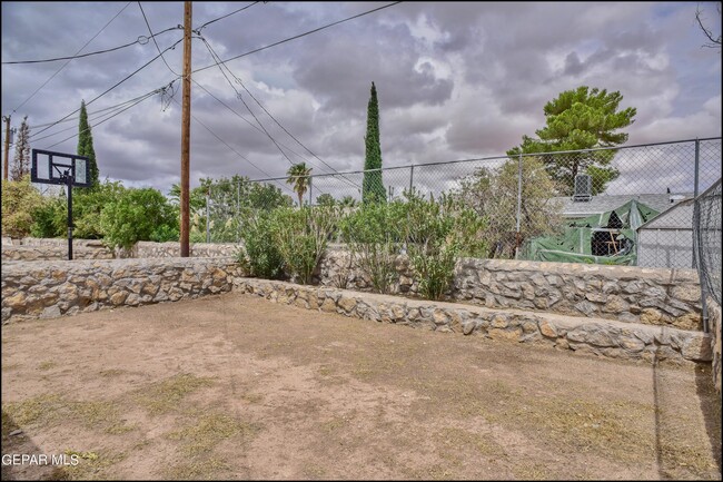 Building Photo - 10415 Ashwood Dr