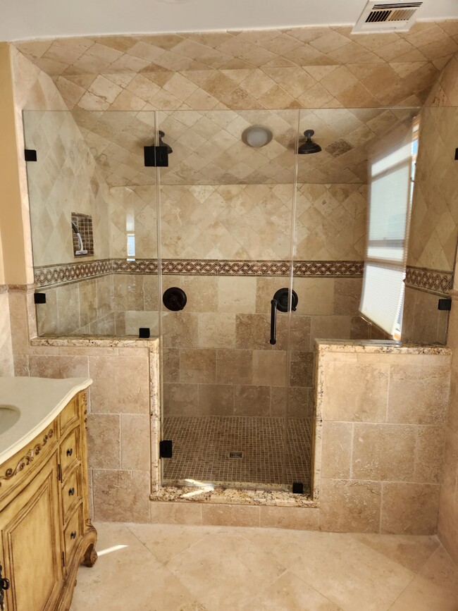 Building Photo - 18 Halsey Dr