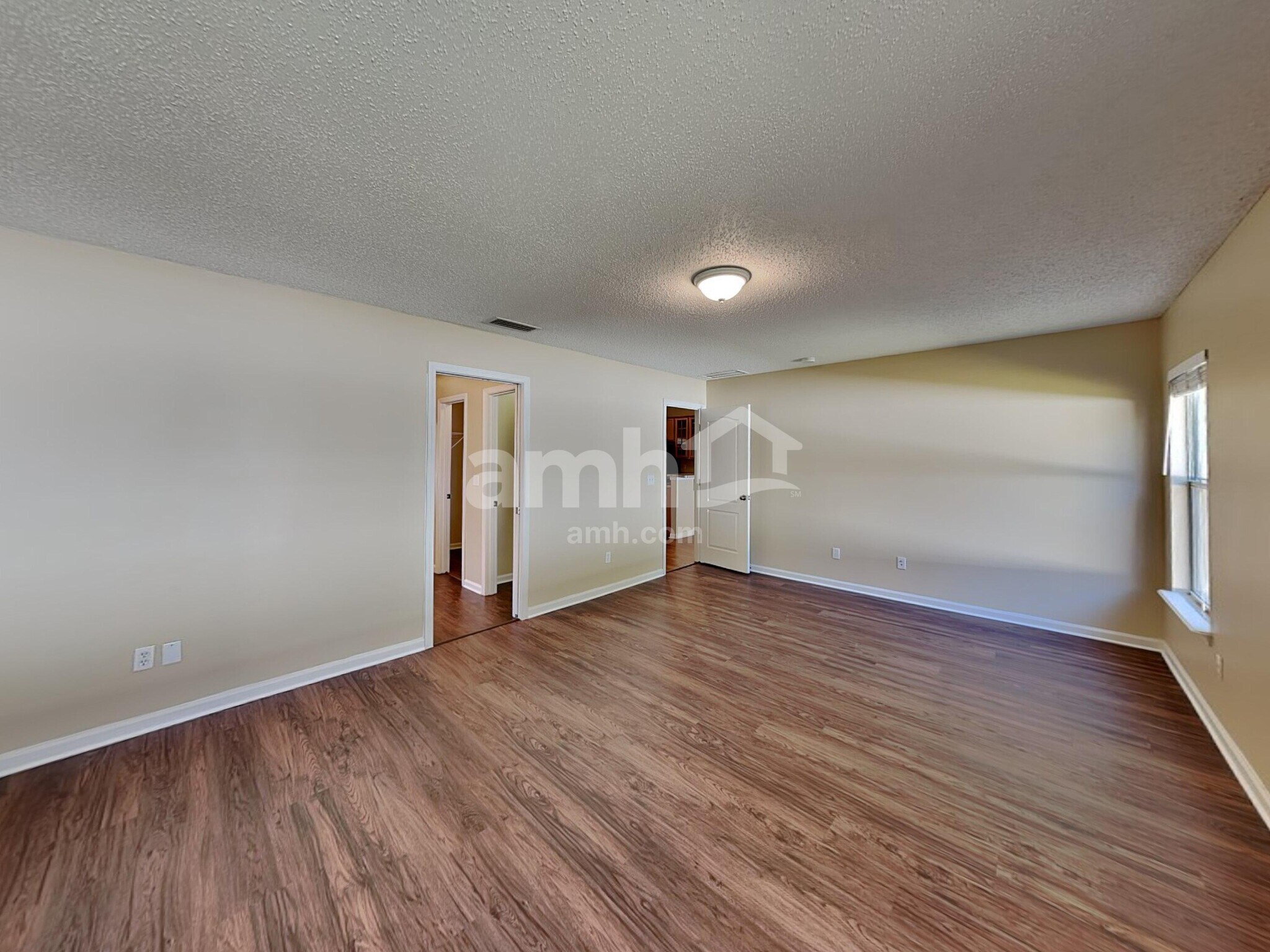 Building Photo - 6685 Southern Oaks Dr