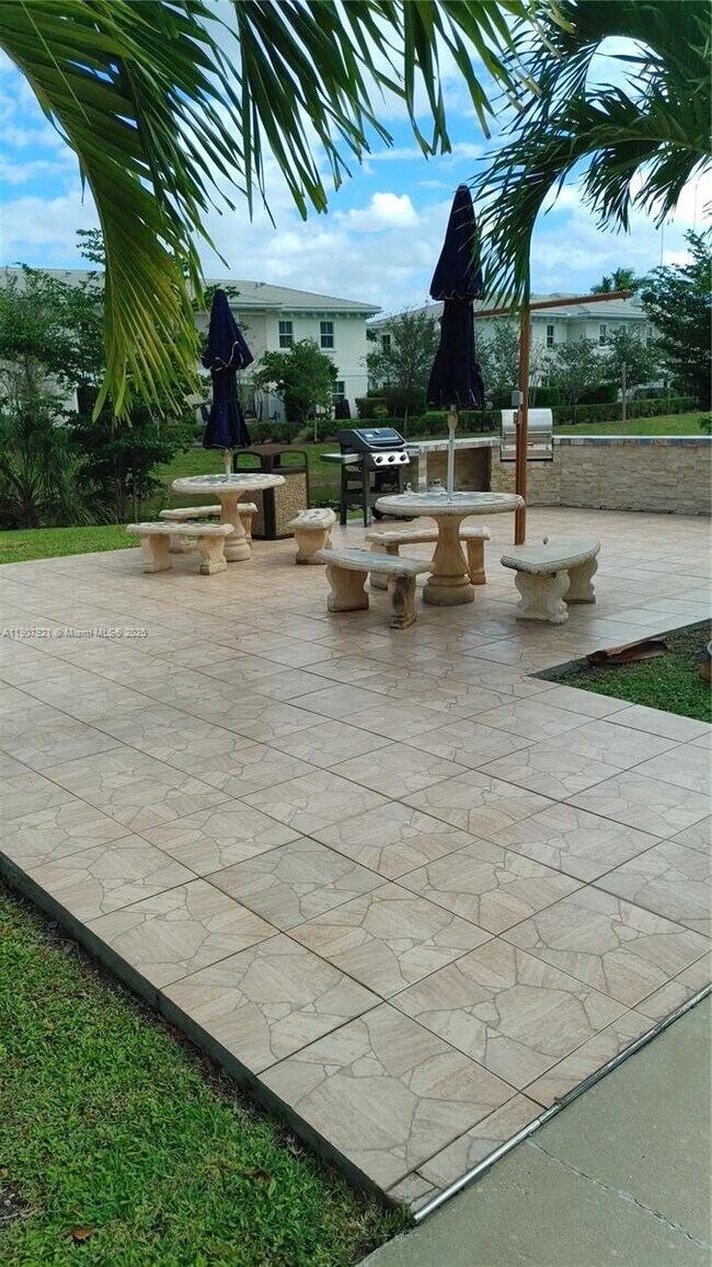 Building Photo - 3575 Brokenwoods Dr