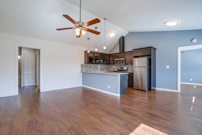 Primary Photo - 2026 Shenandoah St (B)