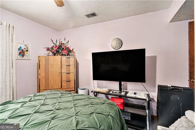 Building Photo - 1913 Amberwood Ct