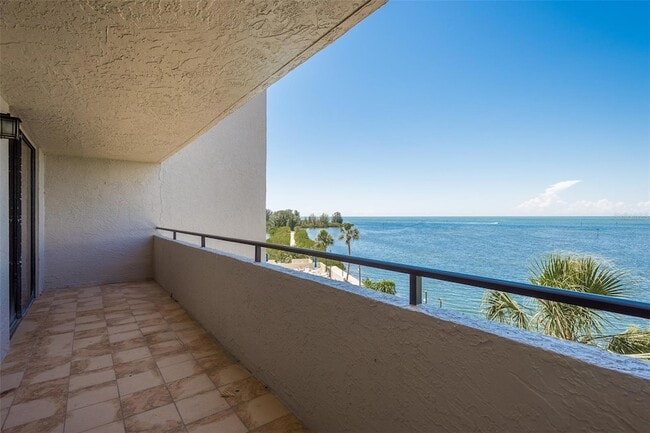 Building Photo - 6035 Sea Ranch Dr