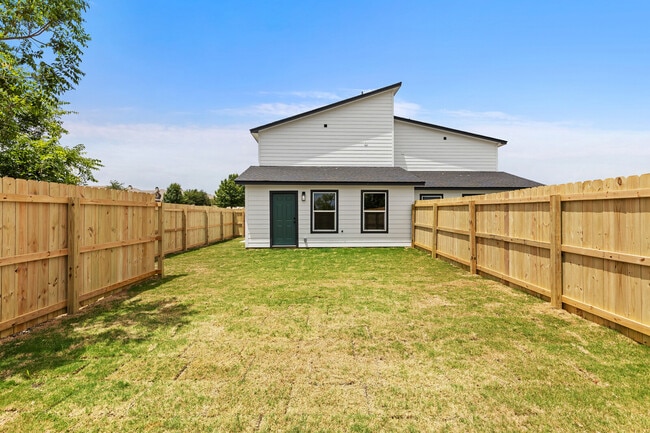 Building Photo - 516 Paso Fino St