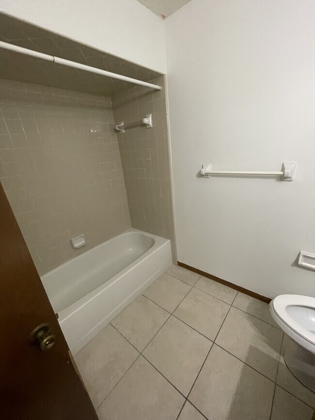 Building Photo - 11719 Fort Caroline Lakes Dr N