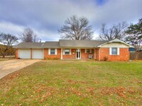 Building Photo - 2609 Brentwood Dr