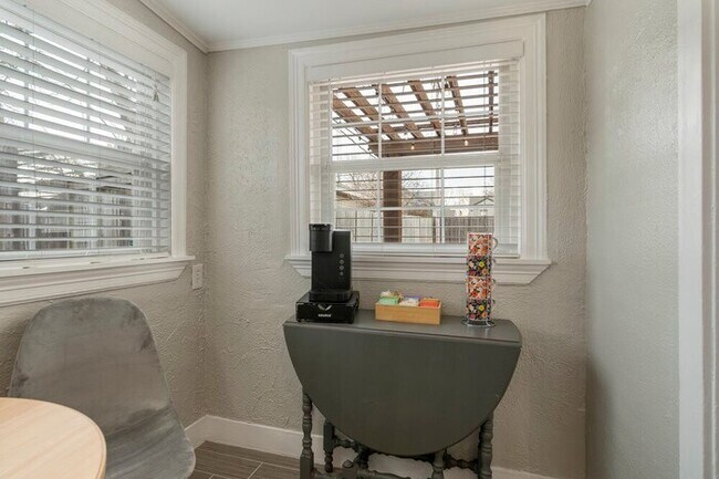 Building Photo - Enchanting Home @TU & Cherry Street