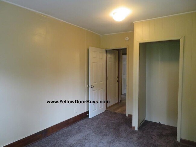 Building Photo - 410 E Houston St