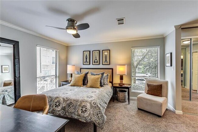 Building Photo - 203 14th St NE