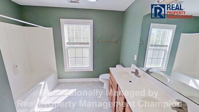 Building Photo - 3 BD/2.5 BA Home with Fenced Yard & Attached Garage