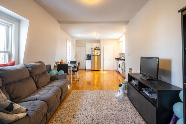 Building Photo - 745 Somerville Ave