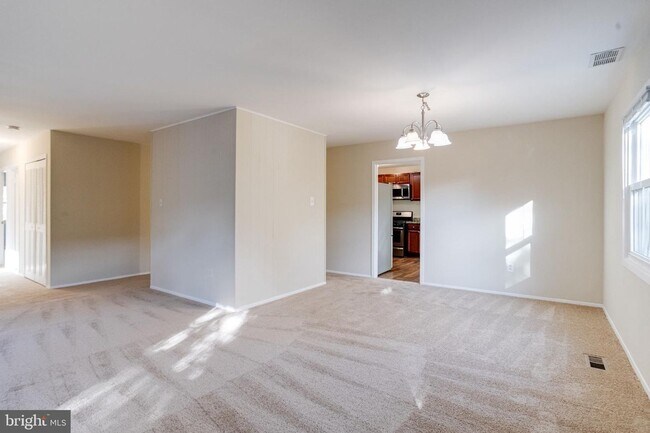 Building Photo - r12211