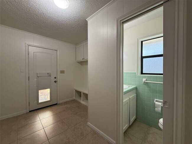 Building Photo - 5007 Shady Nook Ct