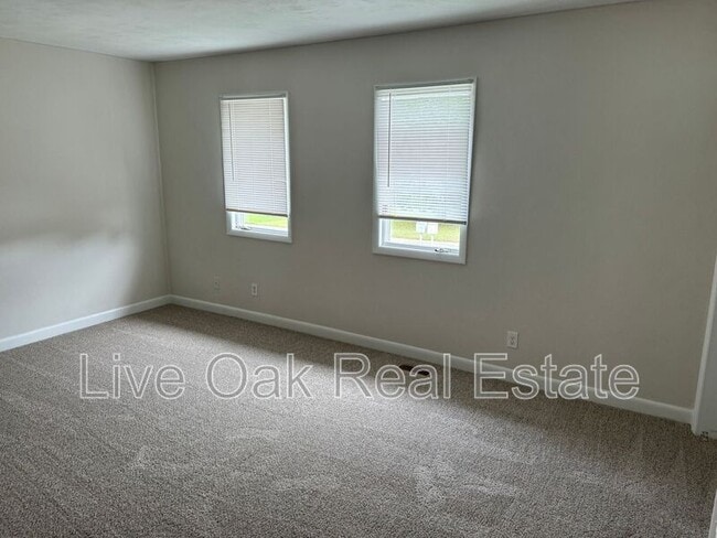 Building Photo - 3446 Bruin Dr