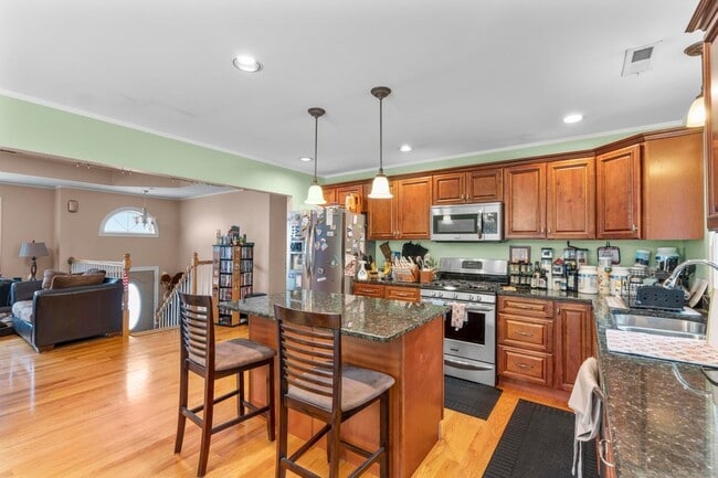 Building Photo - 55 Allen St