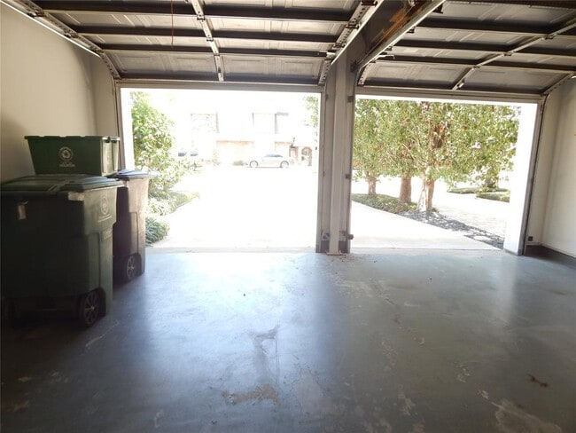 Building Photo - 5583 Beverly Hill St