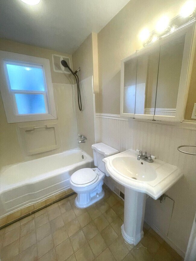 Building Photo - 28thse