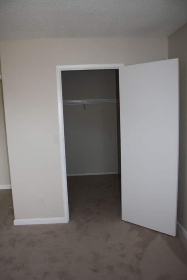 Building Photo - 2 Bedroom Condo for Rent