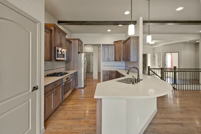 Building Photo - BEAUTIFUL 4BD + OFFICE MAIN-LEVEL LIVING H...