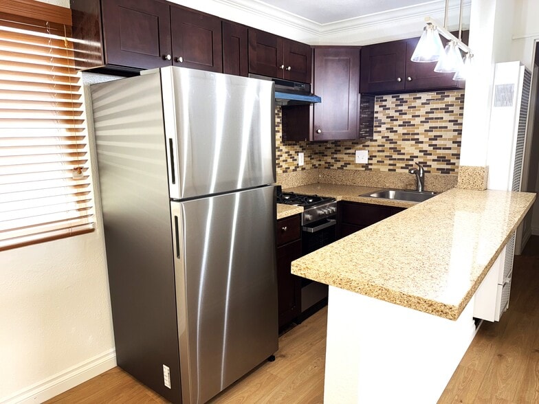 Building Photo - 128 13th St